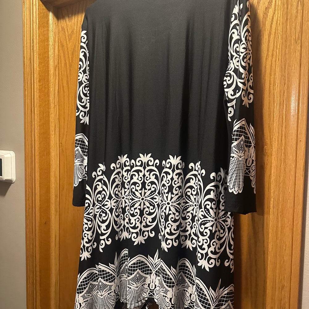 Elegant Black Tunic with White Ornate Design - Picture 2 of 2